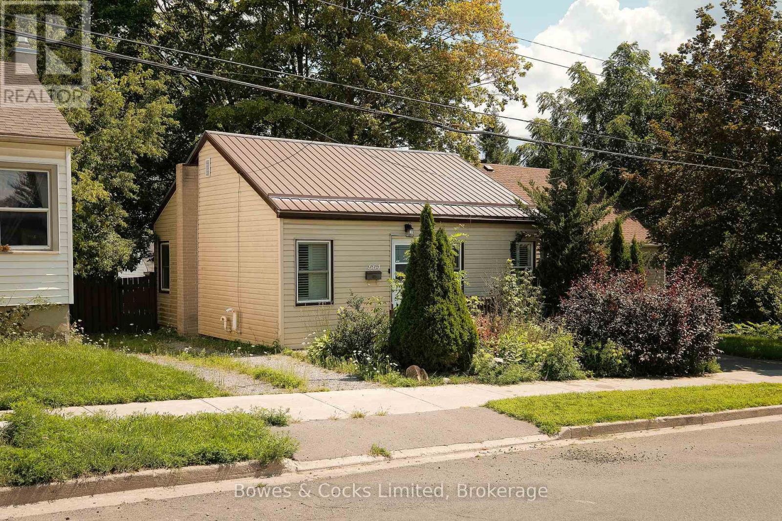 664 Park Street N, Peterborough (Northcrest Ward 5), Ontario  K9H 4S3 - Photo 2 - X13683344