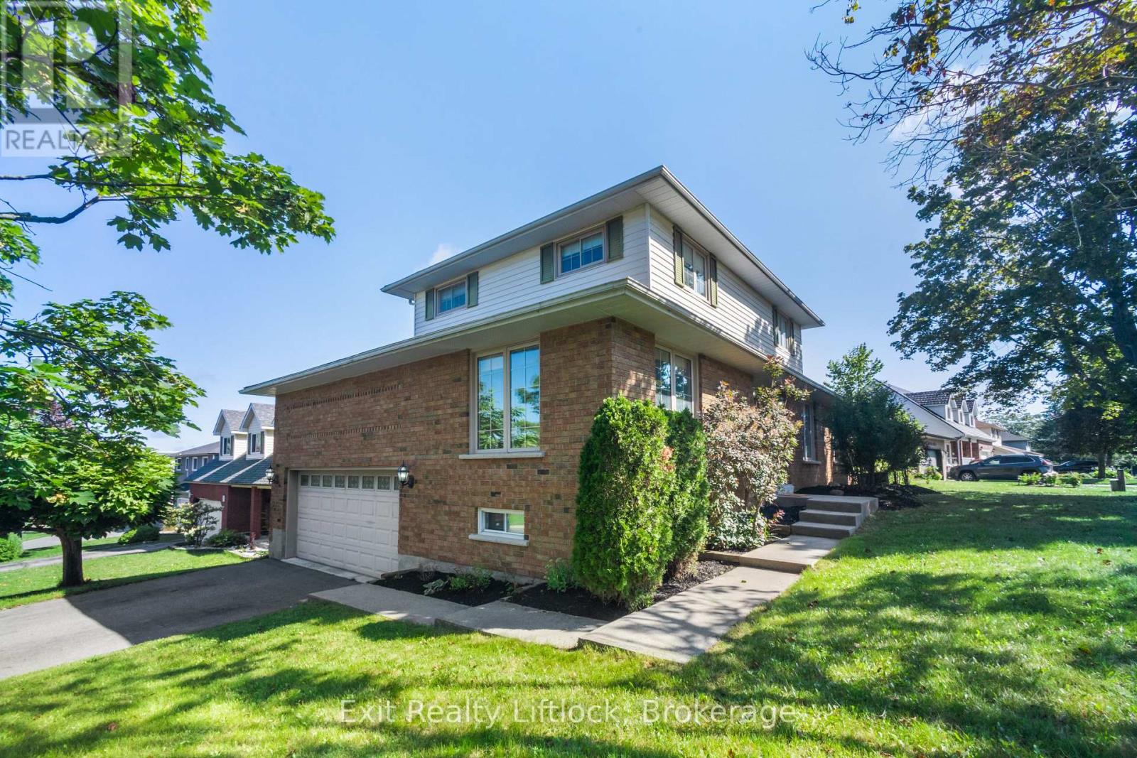 958 Smithside Court, Peterborough (Monaghan Ward 2), Ontario  K9J 8E2 - Photo 3 - X13683686