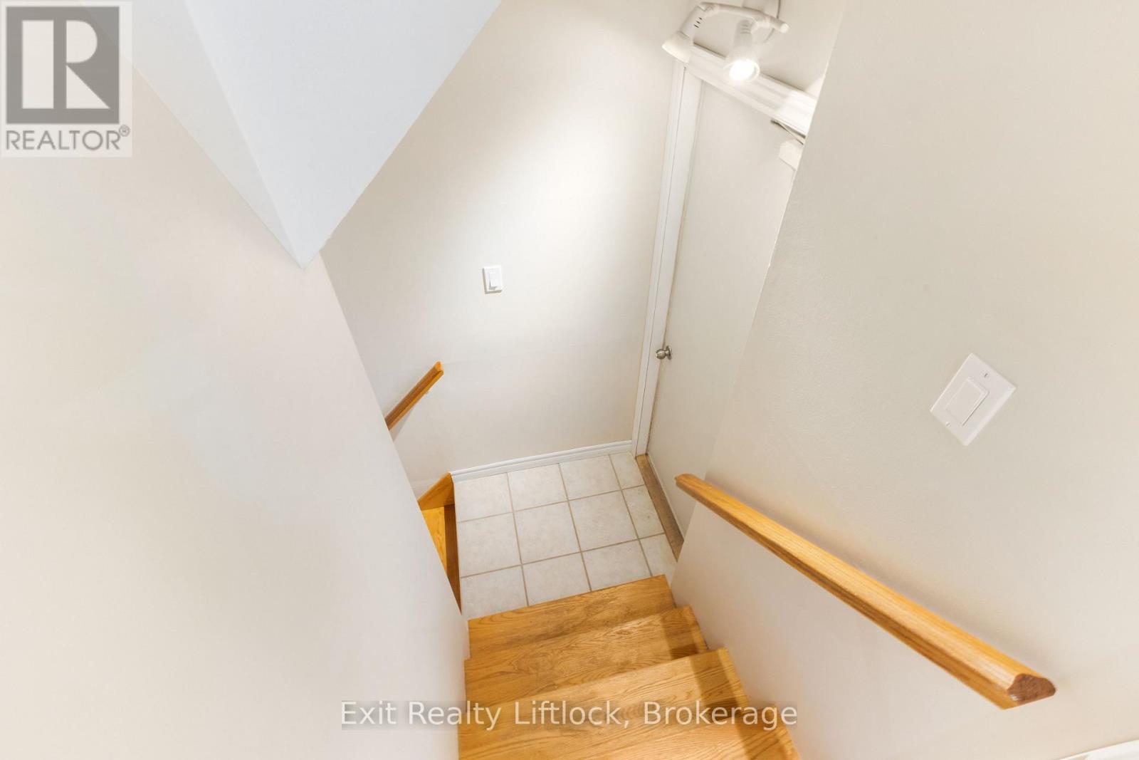 958 Smithside Court, Peterborough (Monaghan Ward 2), Ontario  K9J 8E2 - Photo 34 - X13683686