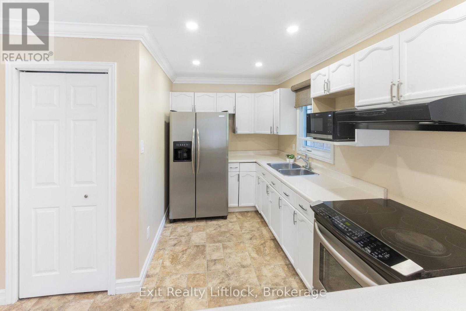 958 Smithside Court, Peterborough (Monaghan Ward 2), Ontario  K9J 8E2 - Photo 8 - X13683686