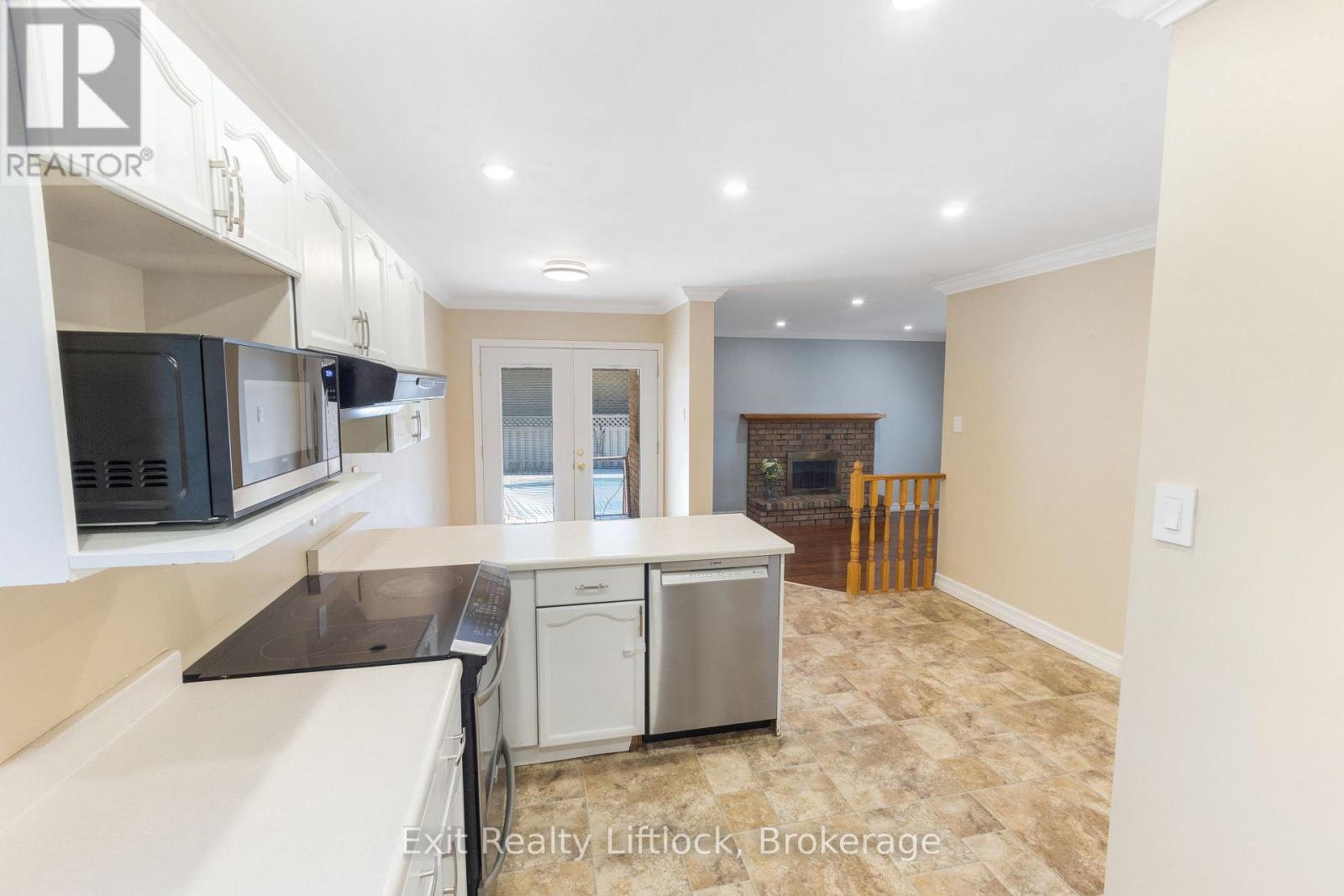 958 Smithside Court, Peterborough (Monaghan Ward 2), Ontario  K9J 8E2 - Photo 9 - X13683686