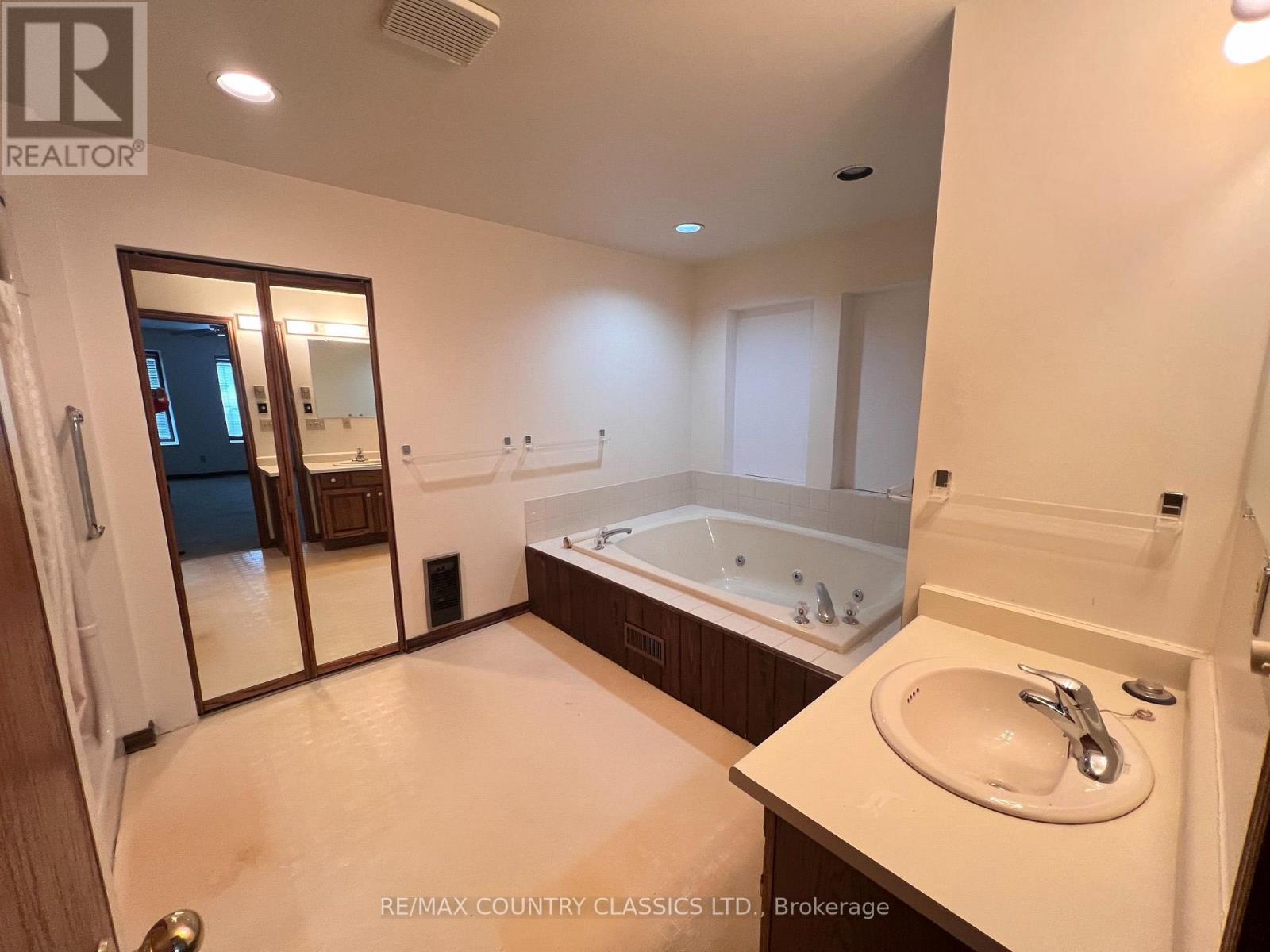 10 - 12 Flint Avenue, Bancroft (Bancroft Ward), Ontario  K0L 1C0 - Photo 17 - X13686098