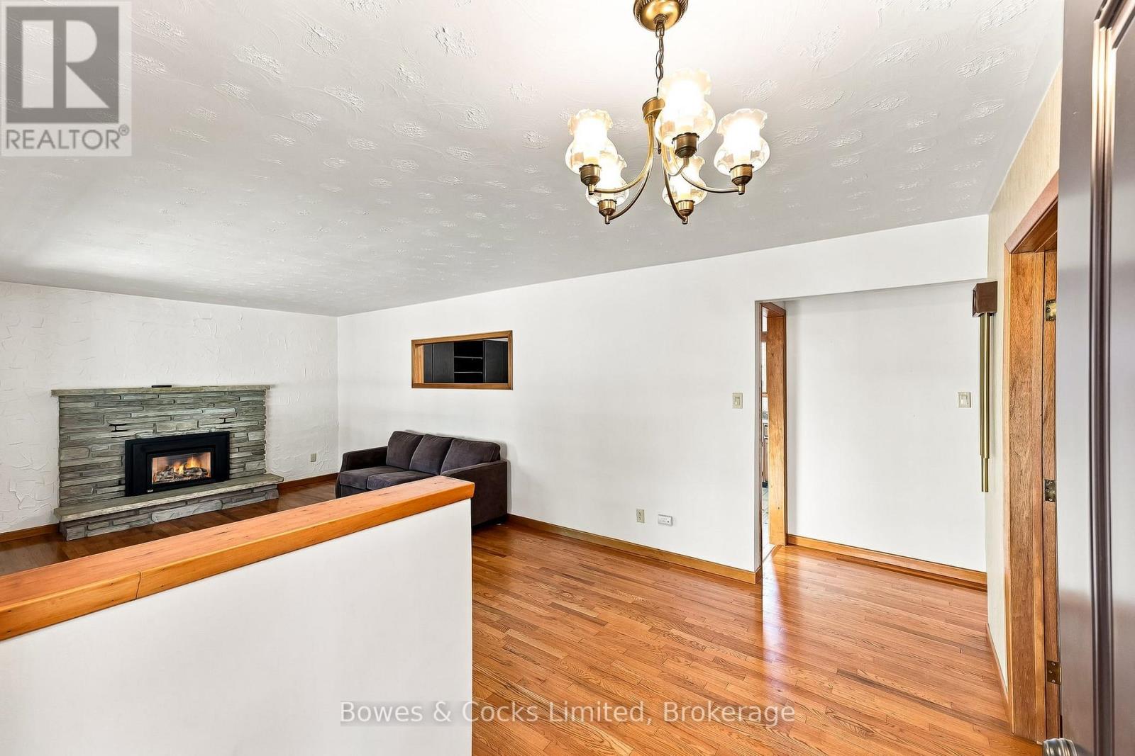 687 Lundy's Lane, Peterborough (Otonabee Ward 1), Ontario  K9J 4J9 - Photo 5 - X13686336