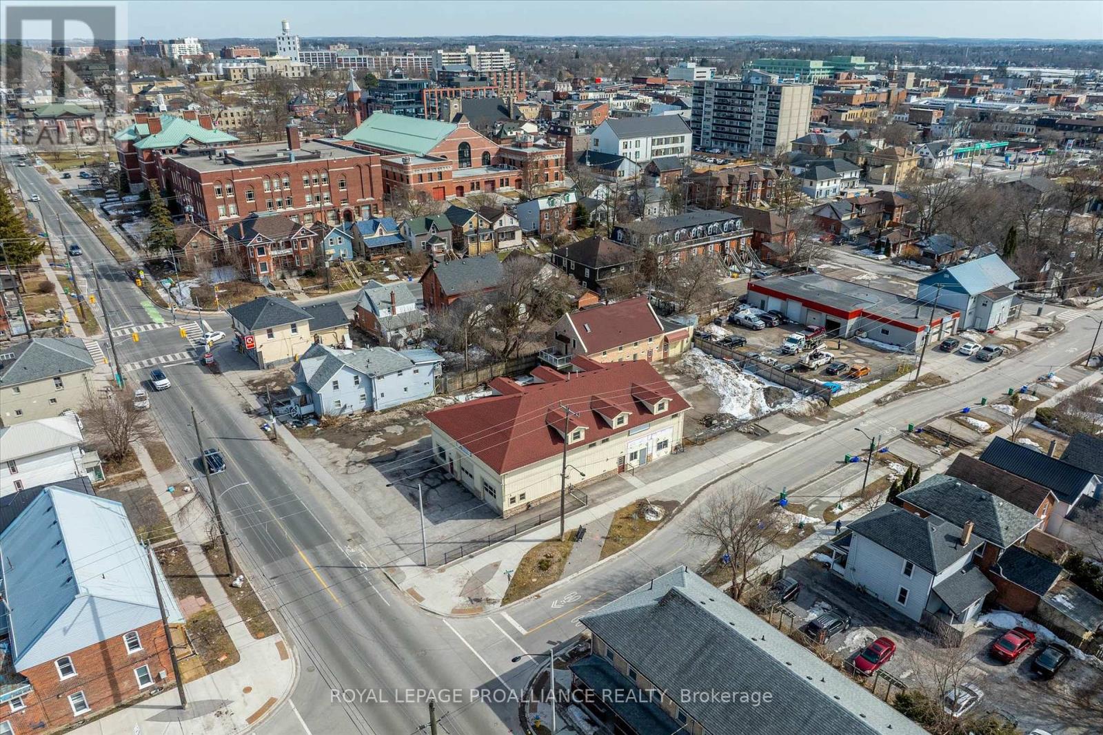 UPPER UNIT - 255 MCDONNEL STREET S, peterborough (town ward 3), Ontario