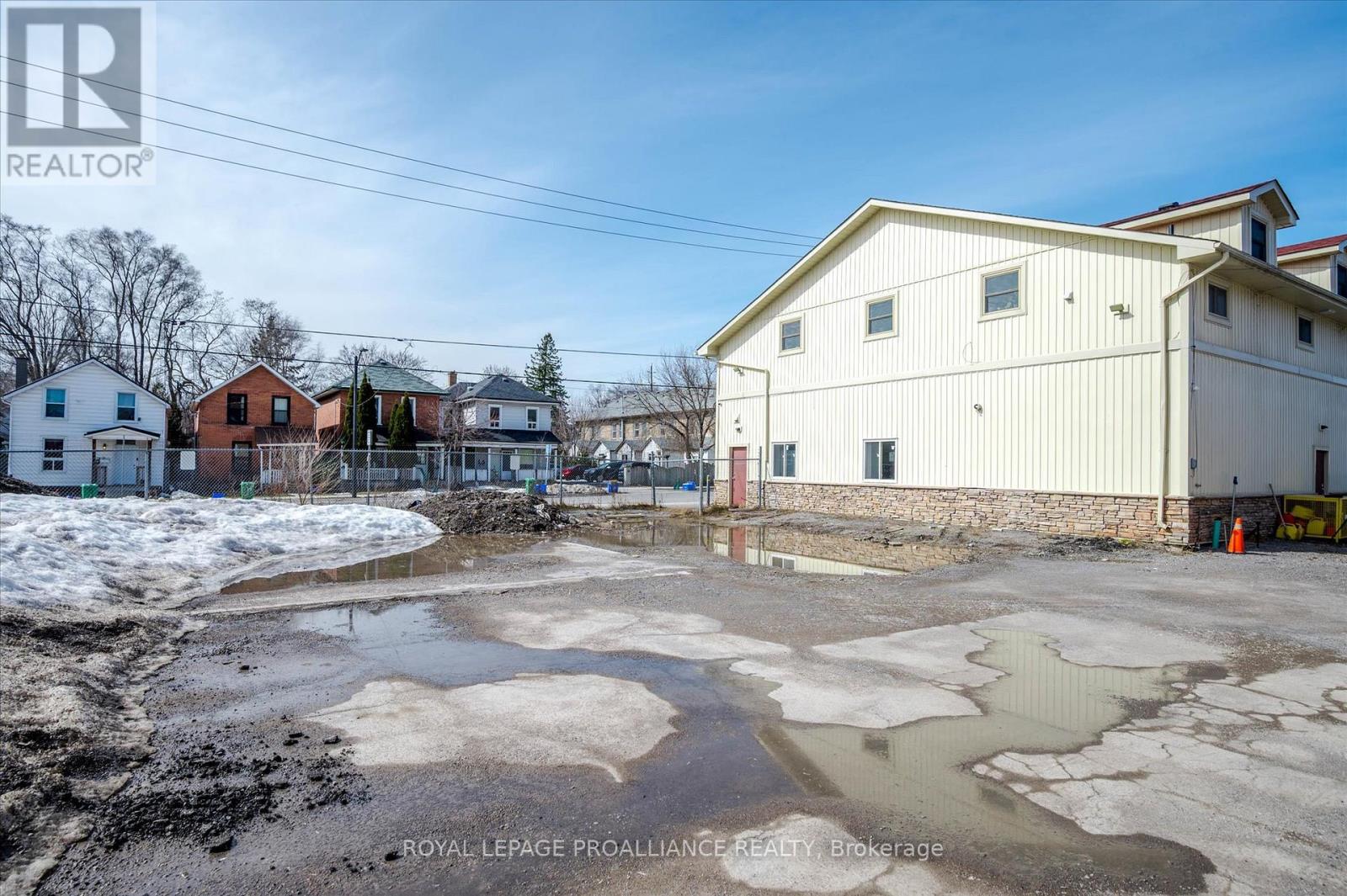 Upper Unit - 255 Mcdonnel Street S, Peterborough (Town Ward 3), Ontario  K9H 2W2 - Photo 10 - X13686906