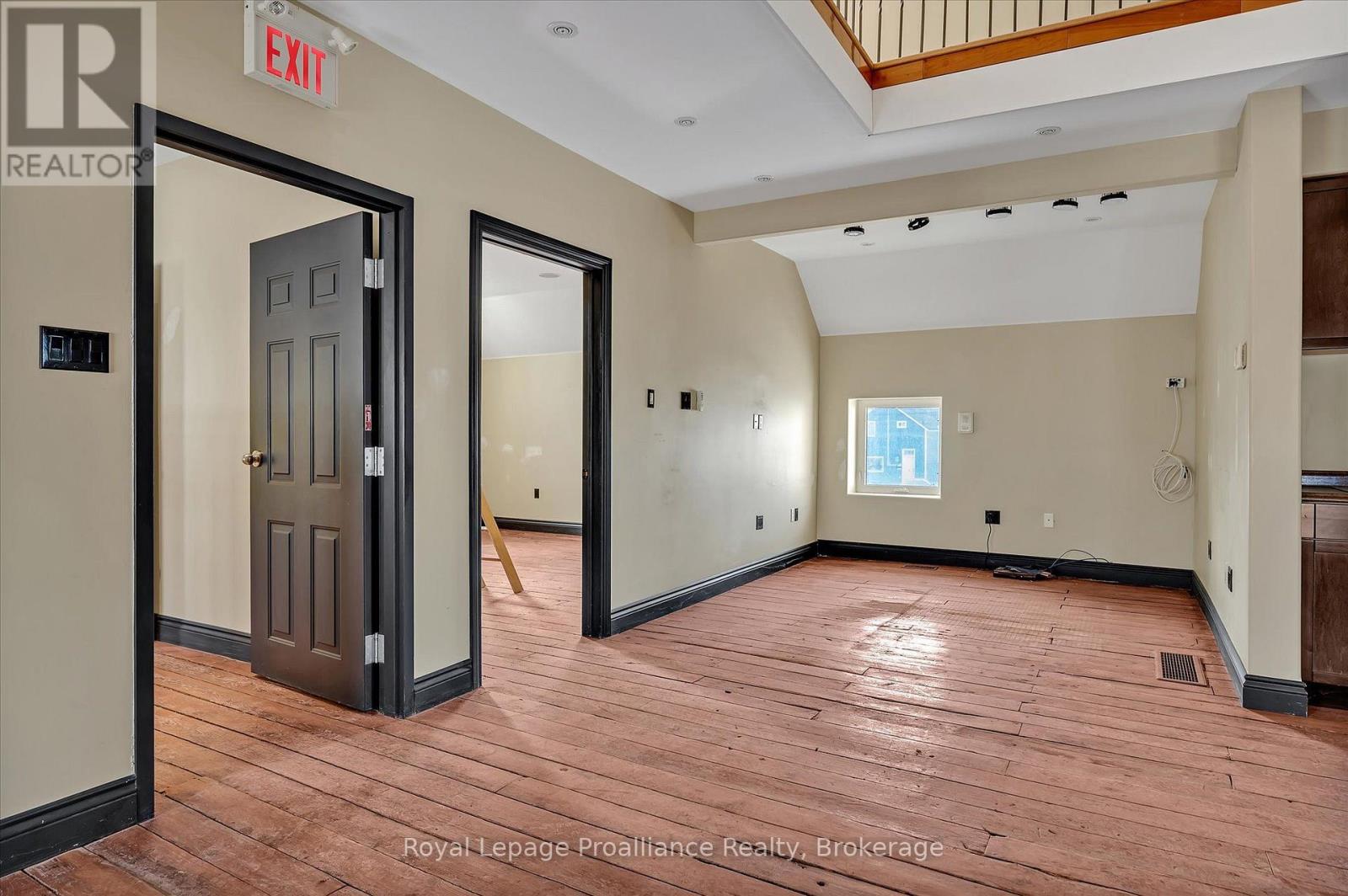Upper Unit - 255 Mcdonnel Street S, Peterborough (Town Ward 3), Ontario  K9H 2W2 - Photo 12 - X13686906