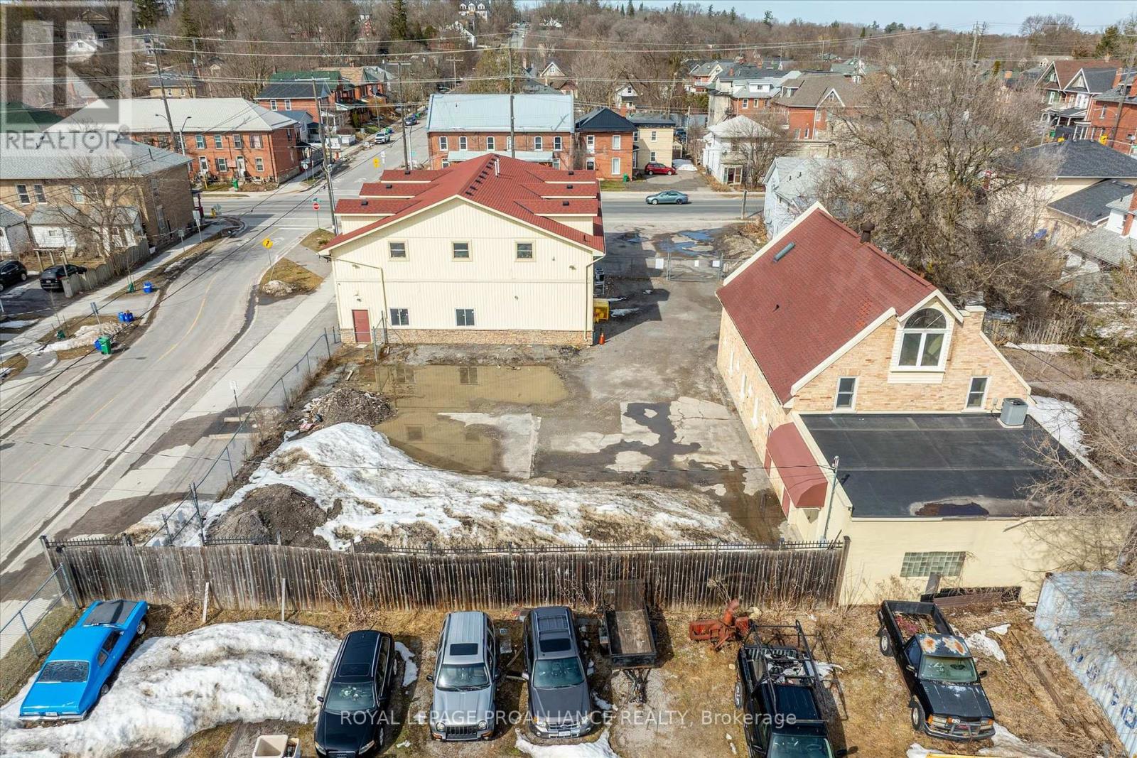 Upper Unit - 255 Mcdonnel Street S, Peterborough (Town Ward 3), Ontario  K9H 2W2 - Photo 3 - X13686906