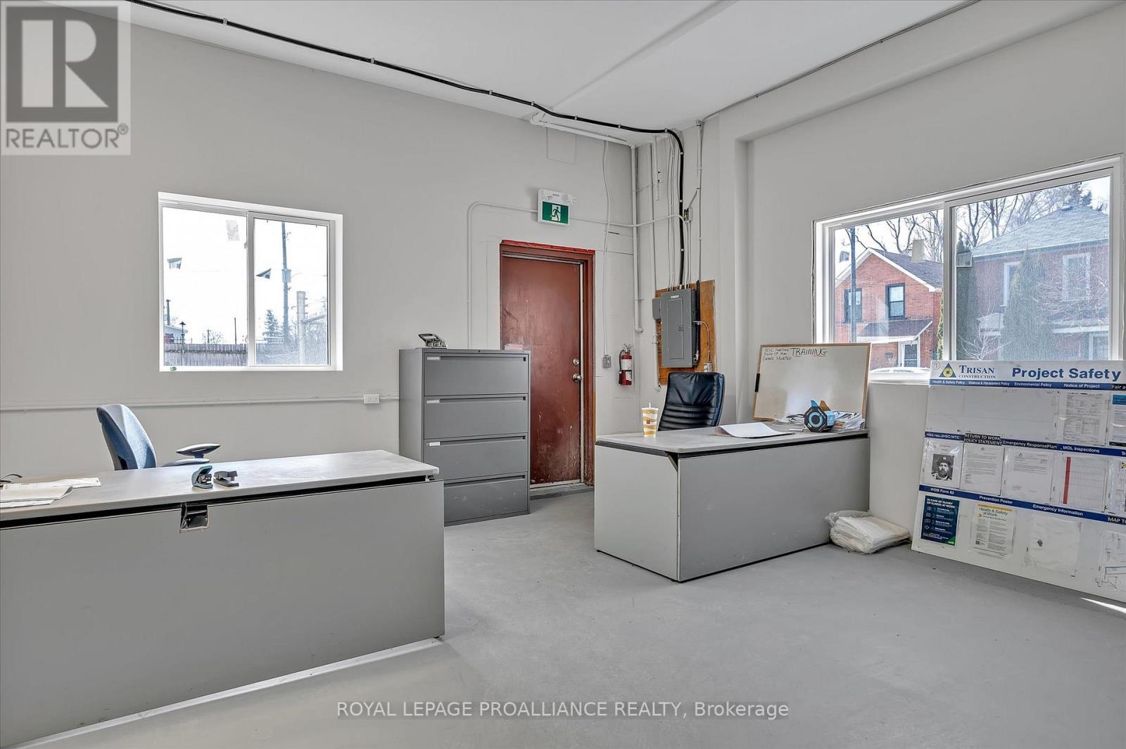 Upper Unit - 255 Mcdonnel Street S, Peterborough (Town Ward 3), Ontario  K9H 2W2 - Photo 5 - X13686906
