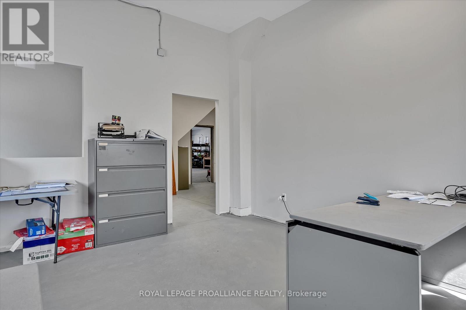 Upper Unit - 255 Mcdonnel Street S, Peterborough (Town Ward 3), Ontario  K9H 2W2 - Photo 6 - X13686906
