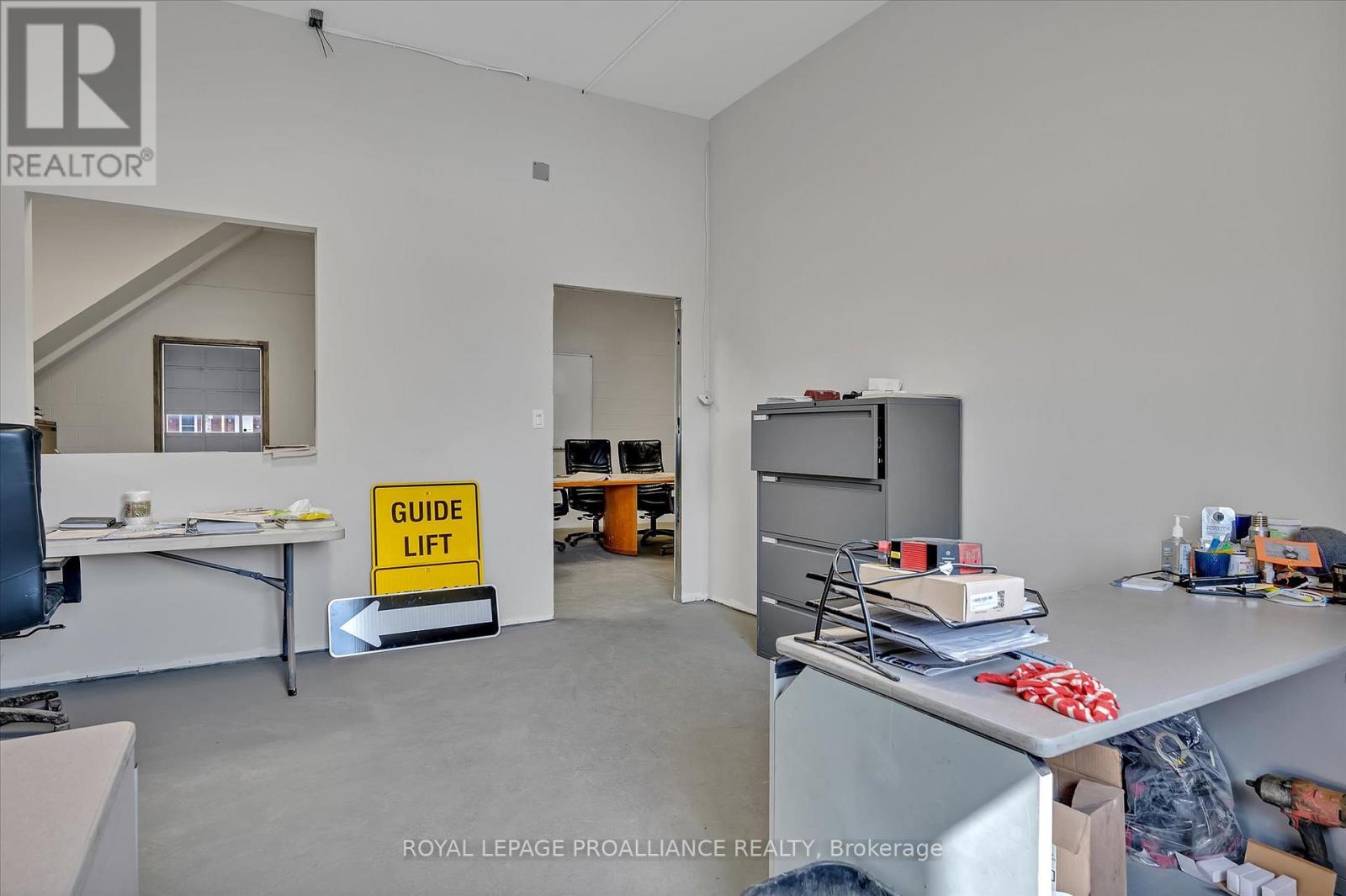 Upper Unit - 255 Mcdonnel Street S, Peterborough (Town Ward 3), Ontario  K9H 2W2 - Photo 7 - X13686906
