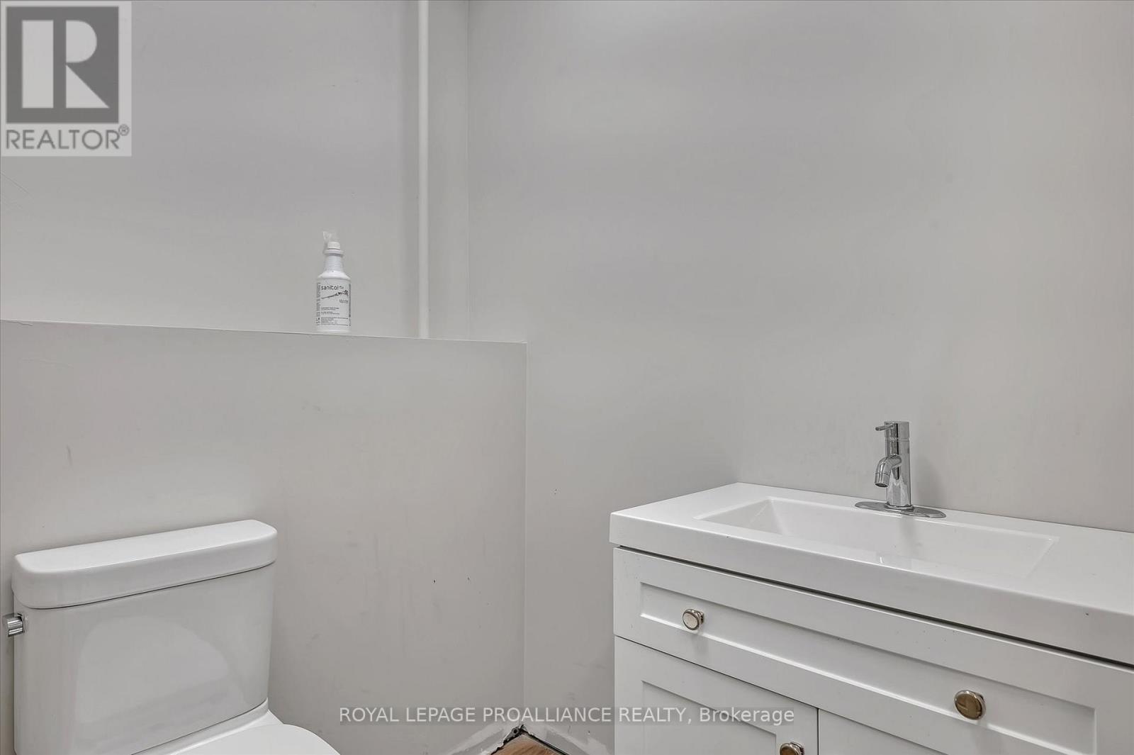 Upper Unit - 255 Mcdonnel Street S, Peterborough (Town Ward 3), Ontario  K9H 2W2 - Photo 9 - X13686906