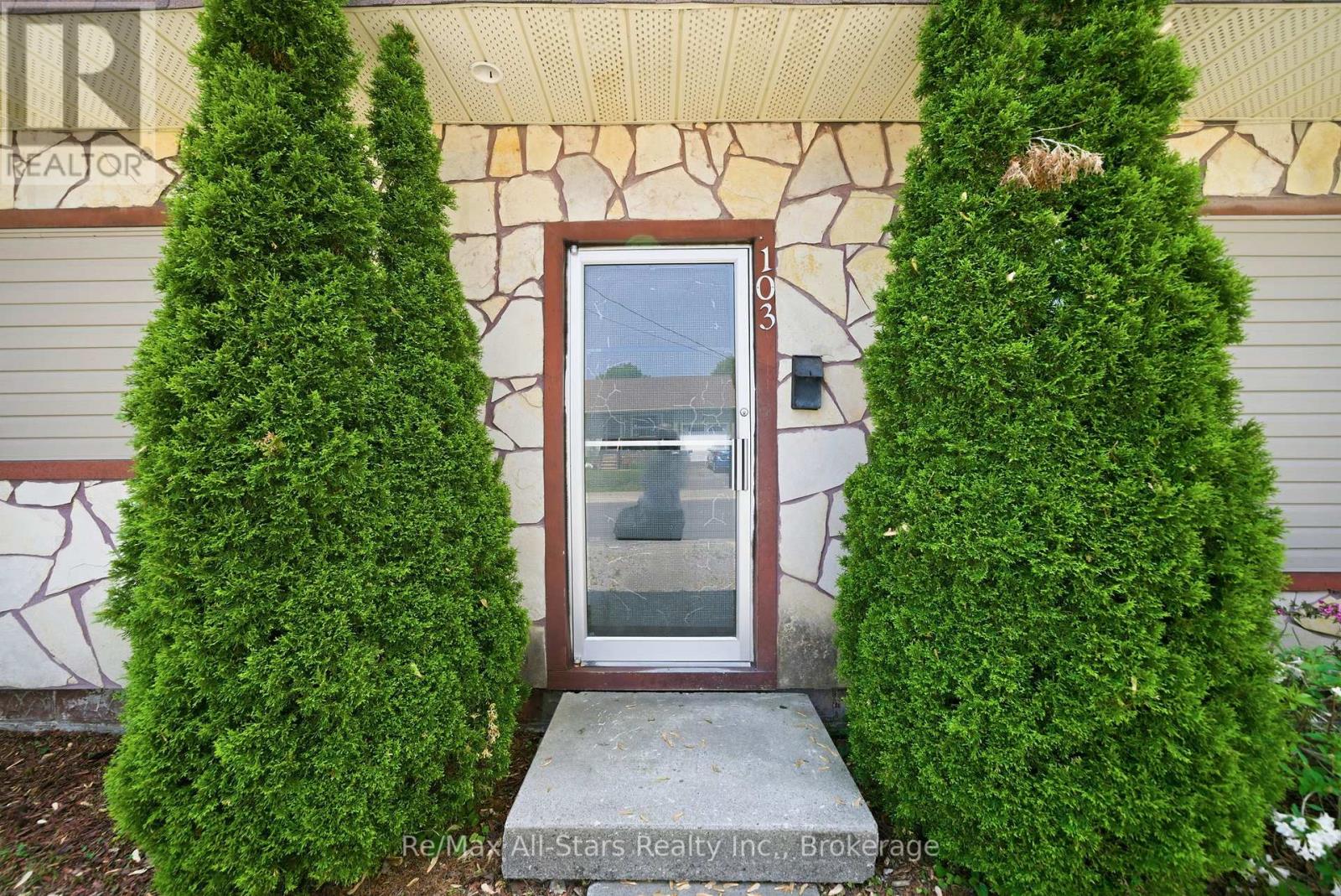 103 Durham Street W, Kawartha Lakes (Lindsay), Ontario  K9V 2R2 - Photo 3 - X13687094