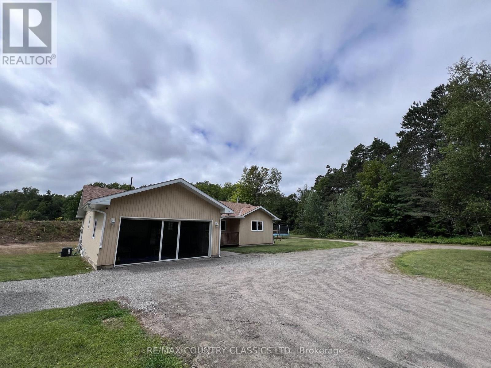 3952 Loop Road, Highlands East (Cardiff Ward), Ontario  K0L 1X0 - Photo 10 - X13687788
