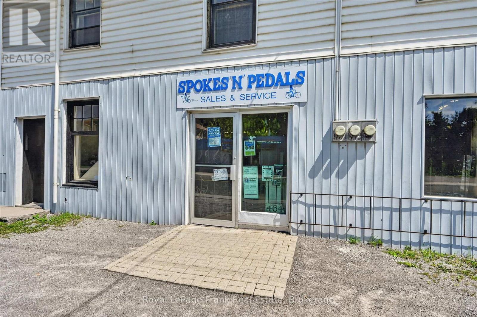 464 Aylmer Street N, Peterborough (Town Ward 3), Ontario  K9H 3W2 - Photo 4 - X13688336