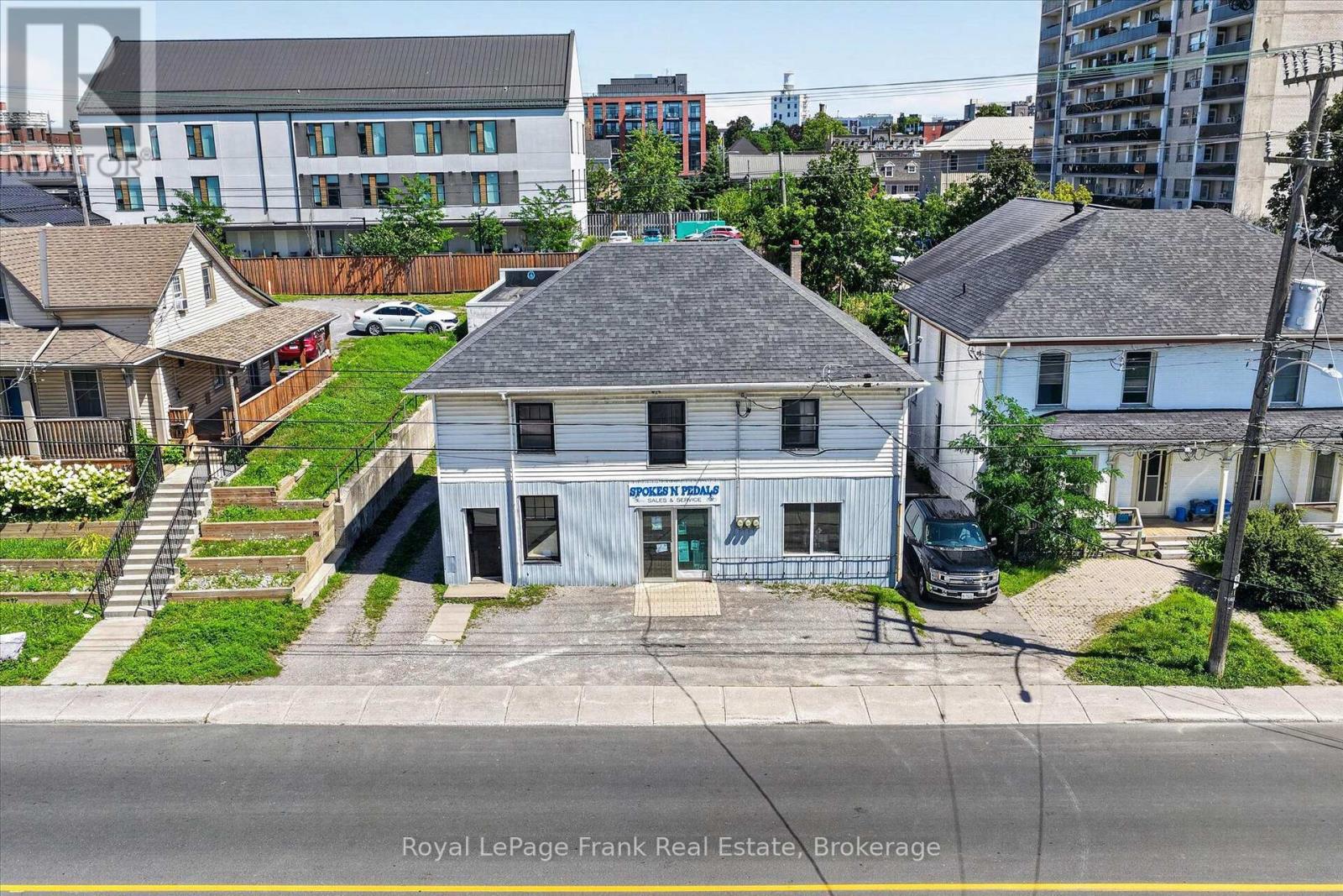 464 Aylmer Street N, Peterborough (Town Ward 3), Ontario  K9H 3W2 - Photo 5 - X13688336