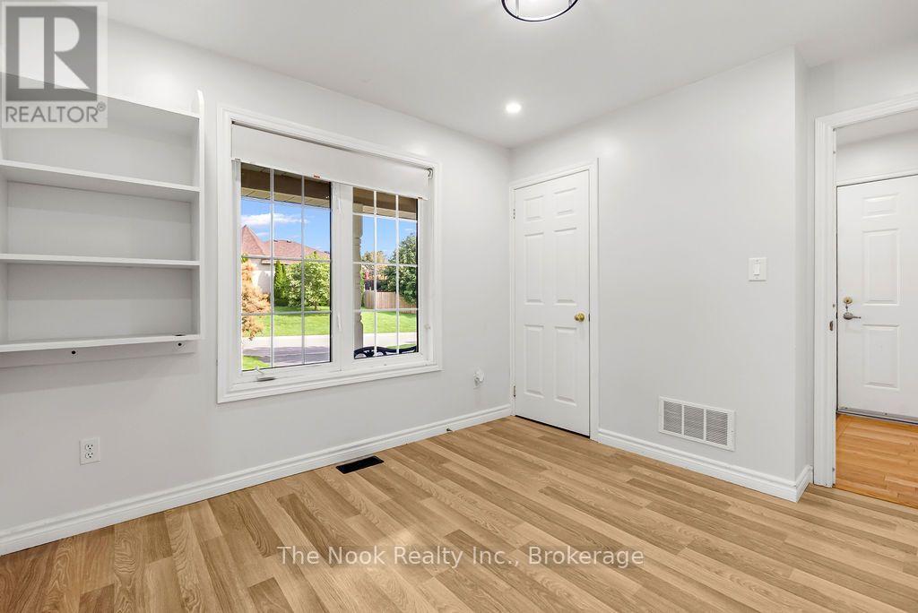 4 Champlain Boulevard, Kawartha Lakes (Lindsay), Ontario  K9V 0H9 - Photo 18 - X13689608