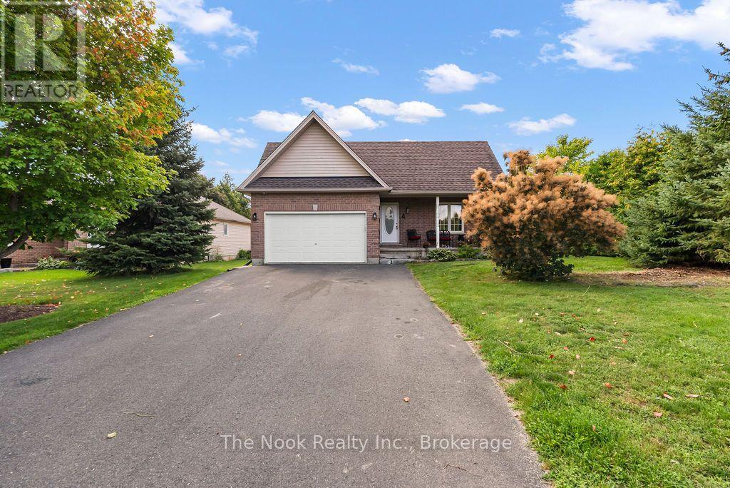 4 Champlain Boulevard, Kawartha Lakes (Lindsay), Ontario  K9V 0H9 - Photo 2 - X13689608