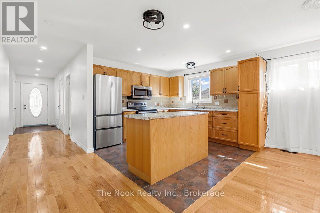 4 Champlain Boulevard, Kawartha Lakes (Lindsay), Ontario  K9V 0H9 - Photo 5 - X13689608