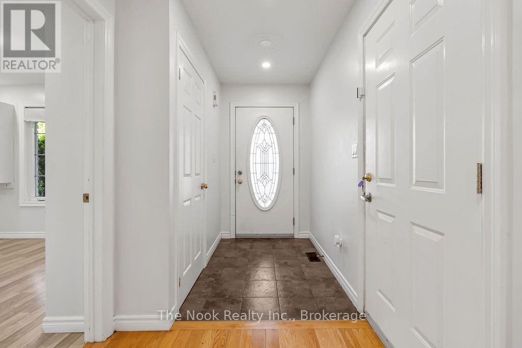 4 Champlain Boulevard, Kawartha Lakes (Lindsay), Ontario  K9V 0H9 - Photo 6 - X13689608