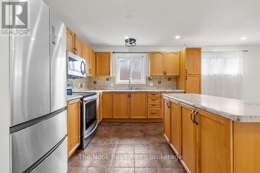 4 Champlain Boulevard, Kawartha Lakes (Lindsay), Ontario  K9V 0H9 - Photo 8 - X13689608