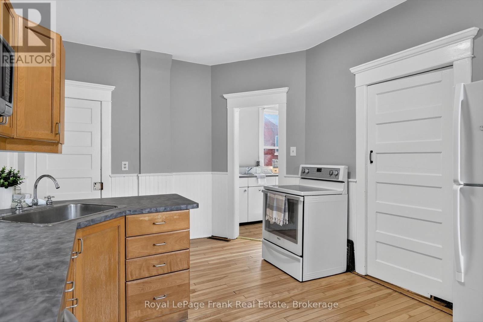 121 Romaine Street, Peterborough (Town Ward 3), Ontario  K9J 2C1 - Photo 18 - X13690454