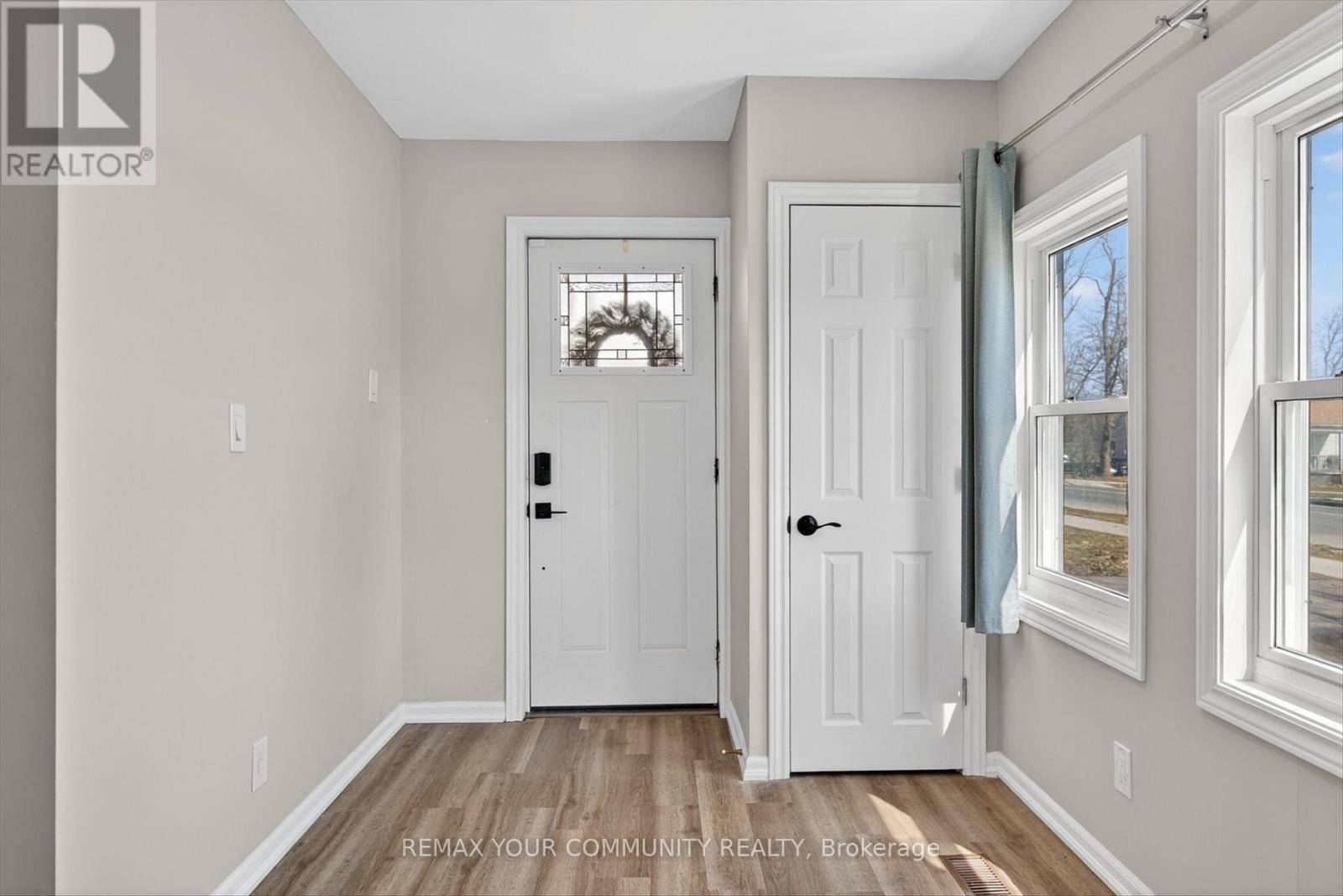 426 Wolsely Street, Peterborough (Northcrest Ward 5), Ontario  K9H 5A5 - Photo 2 - X13691000