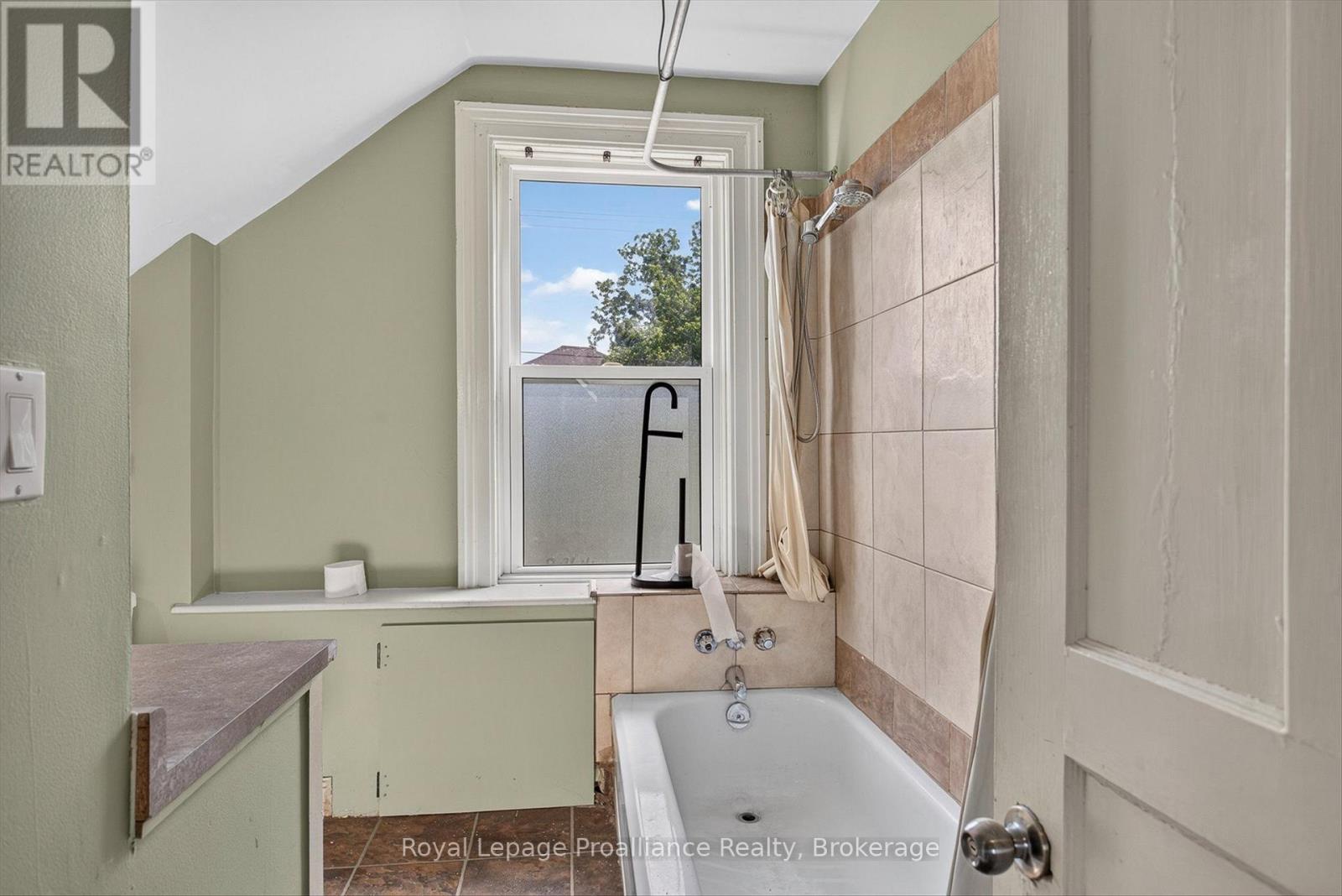 277 Reid Street, Peterborough (Town Ward 3), Ontario  K9J 3P9 - Photo 36 - X13691230
