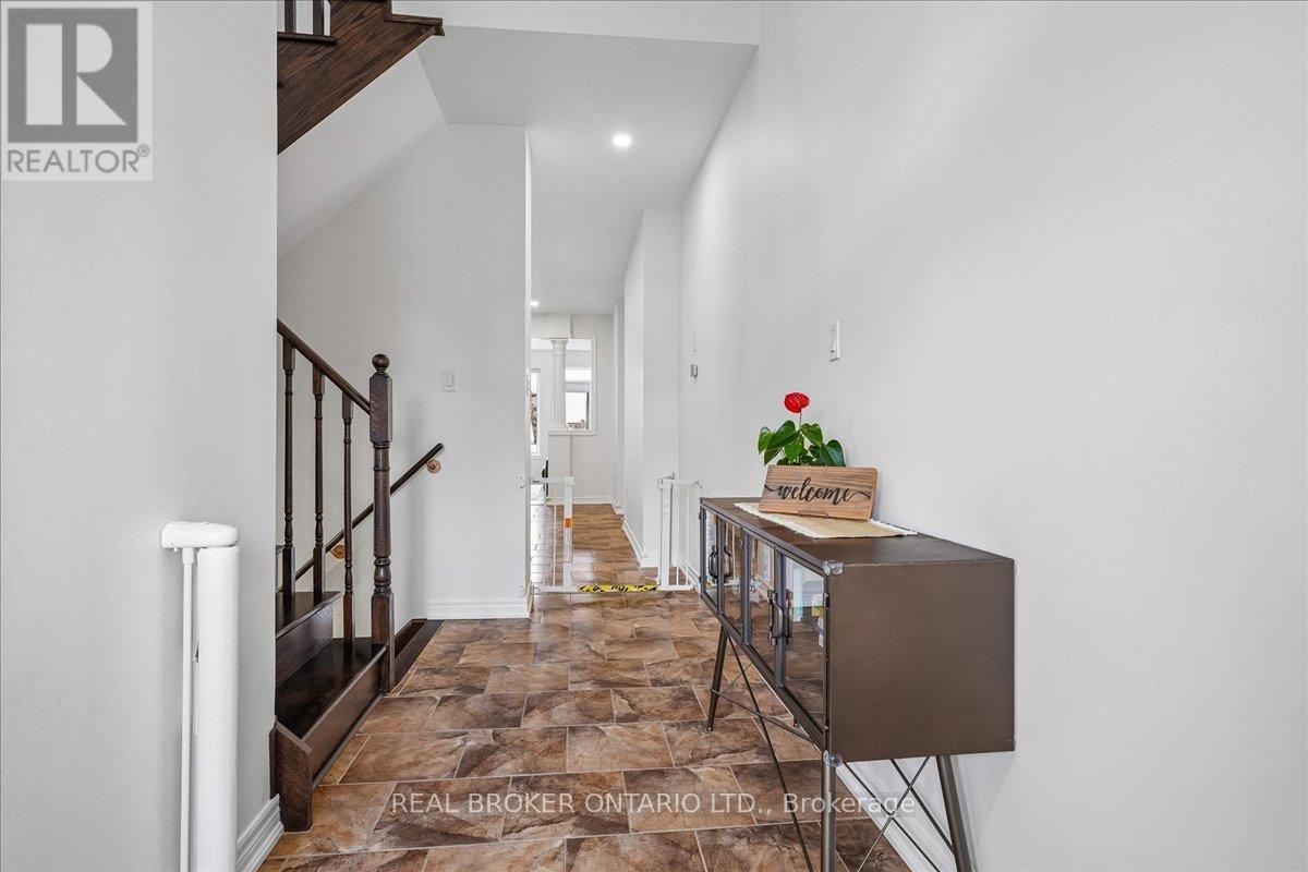 90 Erskine Drive, Clarington (Newcastle), Ontario  L1B 0C8 - Photo 4 - E13693044