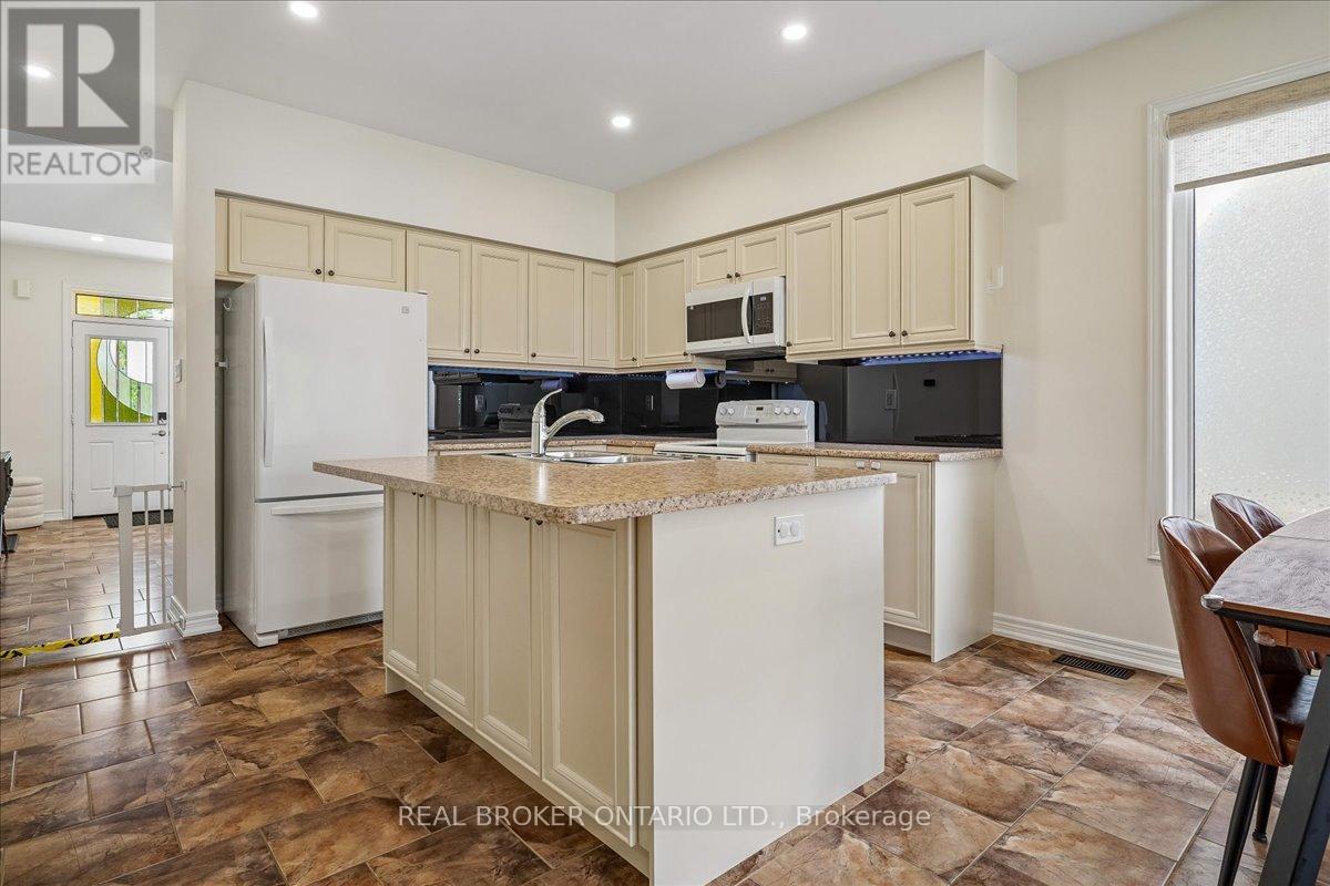 90 Erskine Drive, Clarington (Newcastle), Ontario  L1B 0C8 - Photo 6 - E13693044