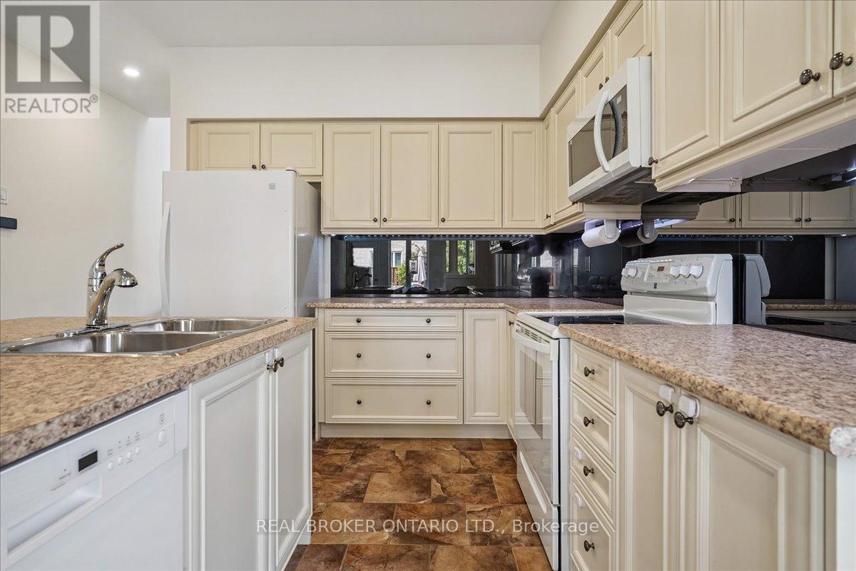 90 Erskine Drive, Clarington (Newcastle), Ontario  L1B 0C8 - Photo 7 - E13693044