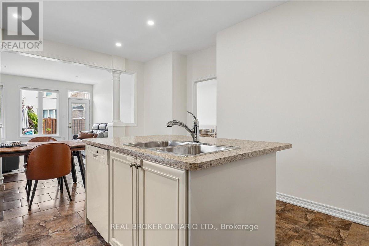 90 Erskine Drive, Clarington (Newcastle), Ontario  L1B 0C8 - Photo 8 - E13693044