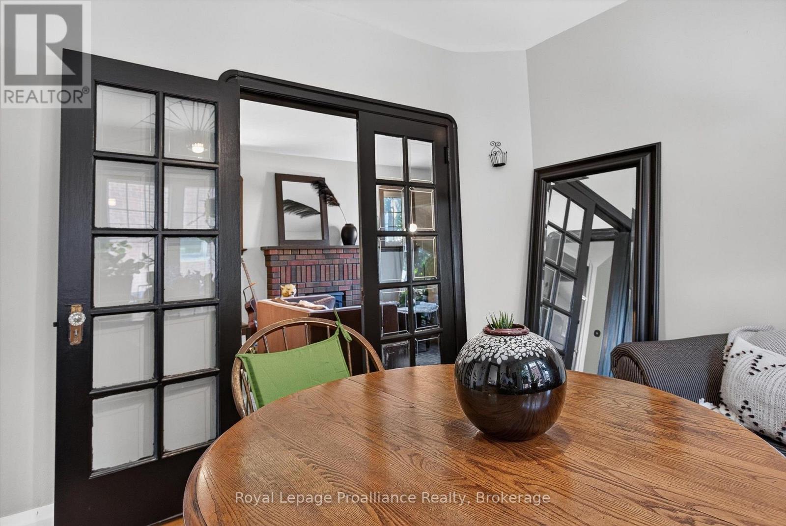 71 Lansdowne Street W, Peterborough (Otonabee Ward 1), Ontario  K9J 1Y2 - Photo 10 - X13693328