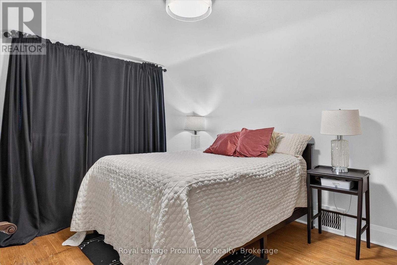 71 Lansdowne Street W, Peterborough (Otonabee Ward 1), Ontario  K9J 1Y2 - Photo 22 - X13693328