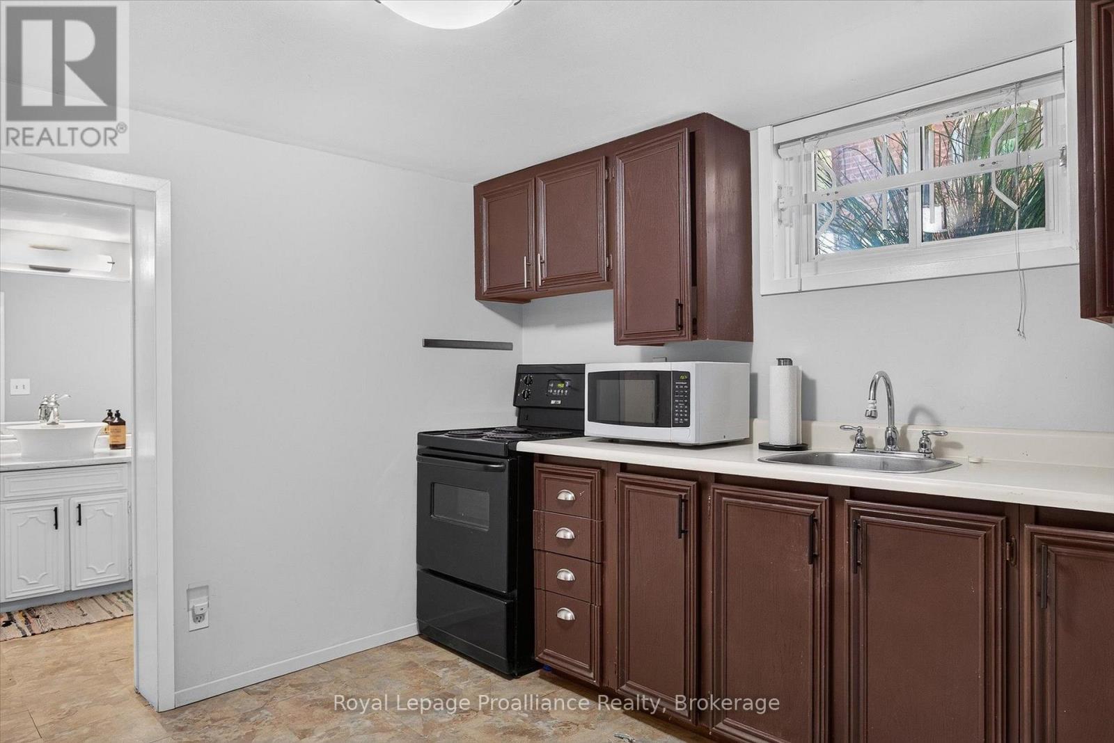 71 Lansdowne Street W, Peterborough (Otonabee Ward 1), Ontario  K9J 1Y2 - Photo 38 - X13693328