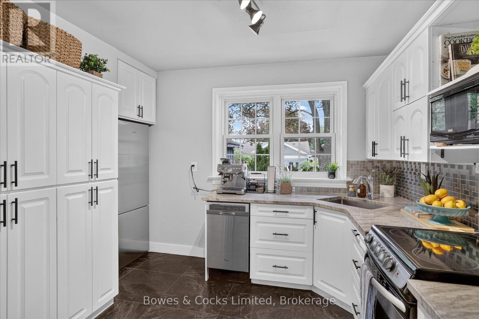 1349 Holloway Drive, Peterborough (Town Ward 3), Ontario  K9J 6G1 - Photo 12 - X13694972