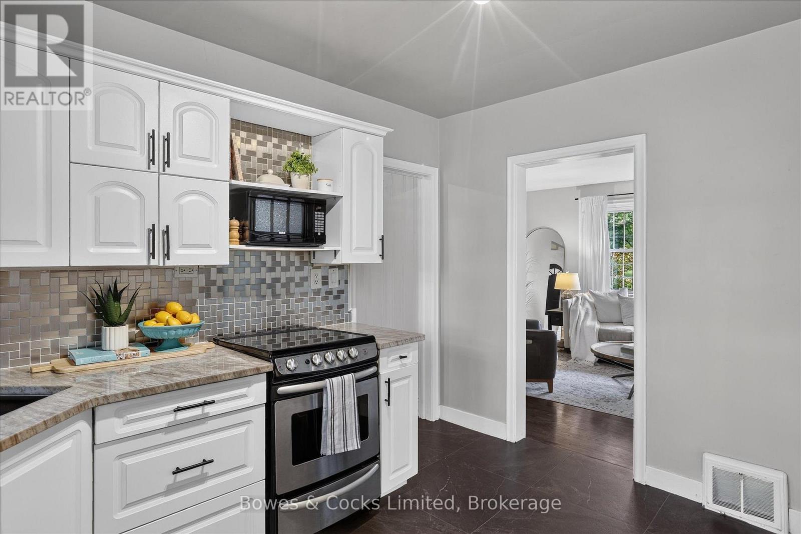 1349 Holloway Drive, Peterborough (Town Ward 3), Ontario  K9J 6G1 - Photo 15 - X13694972