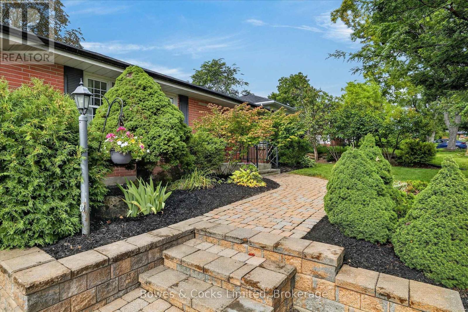 1349 Holloway Drive, Peterborough (Town Ward 3), Ontario  K9J 6G1 - Photo 4 - X13694972