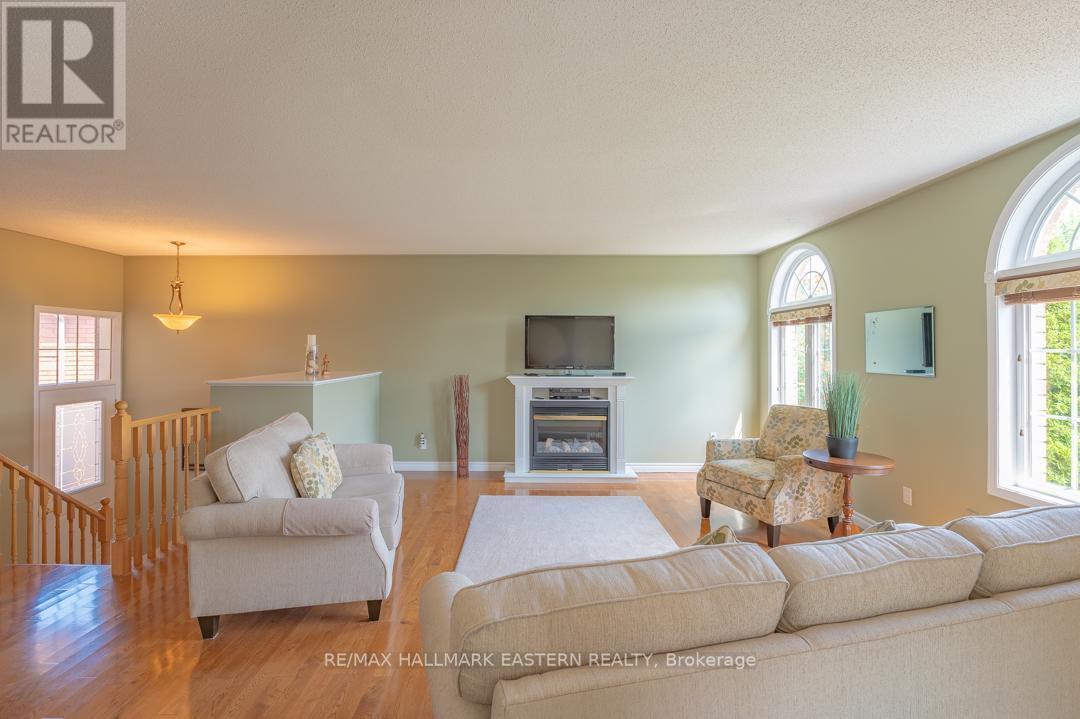 20 Ferguson Place, Peterborough (Northcrest Ward 5), Ontario  K9H 7M9 - Photo 6 - X13695074