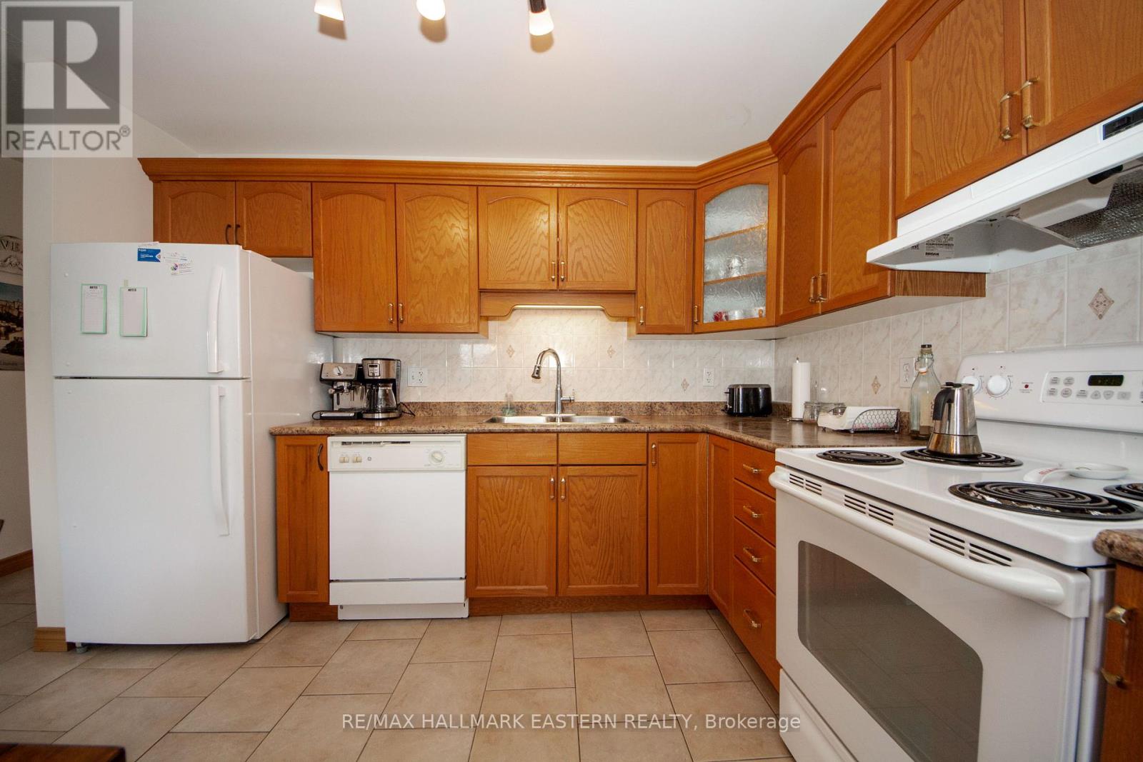 202 - 878 Armour Road, Peterborough (Ashburnham Ward 4), Ontario  K9H 2A6 - Photo 4 - X13696264