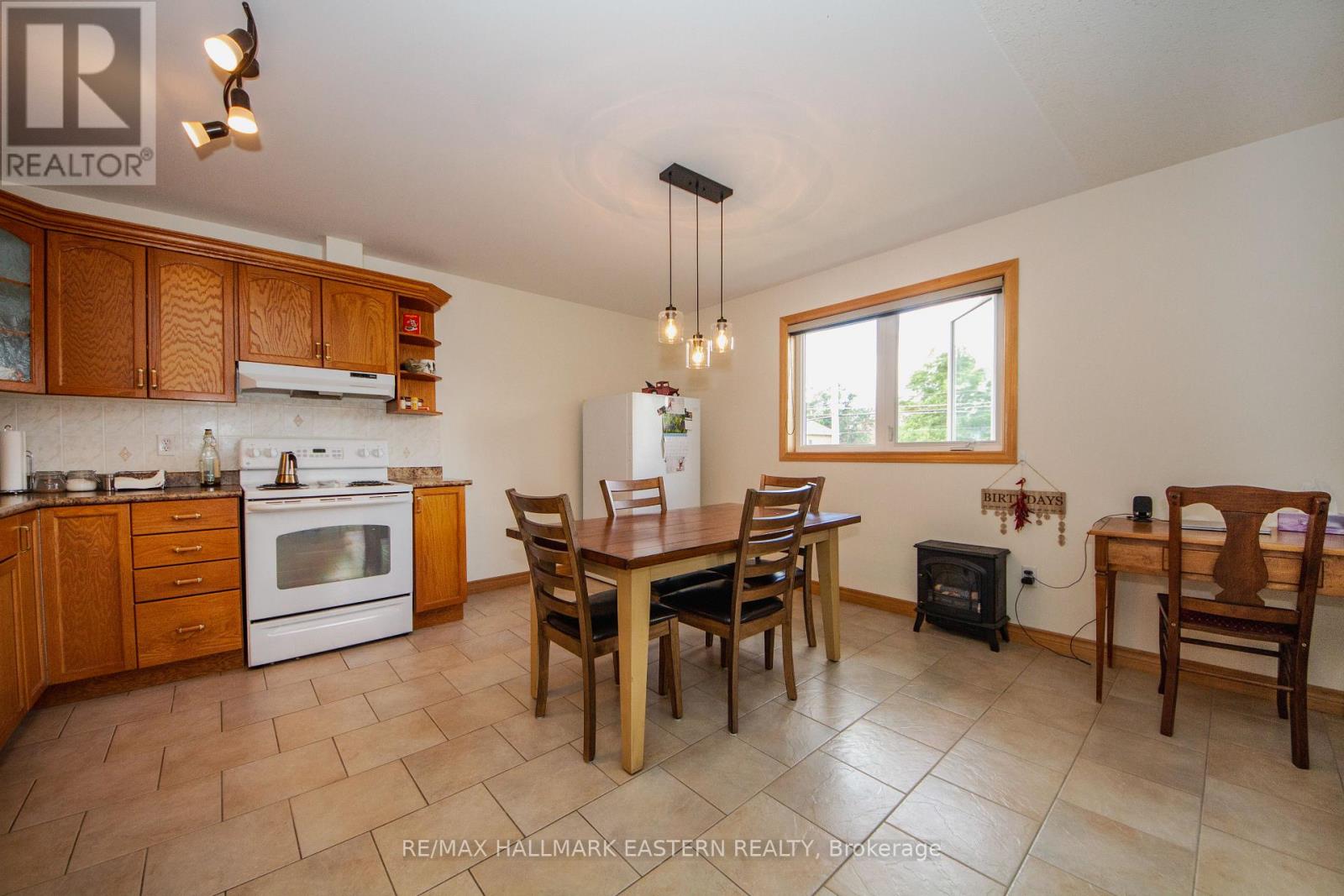 202 - 878 Armour Road, Peterborough (Ashburnham Ward 4), Ontario  K9H 2A6 - Photo 5 - X13696264