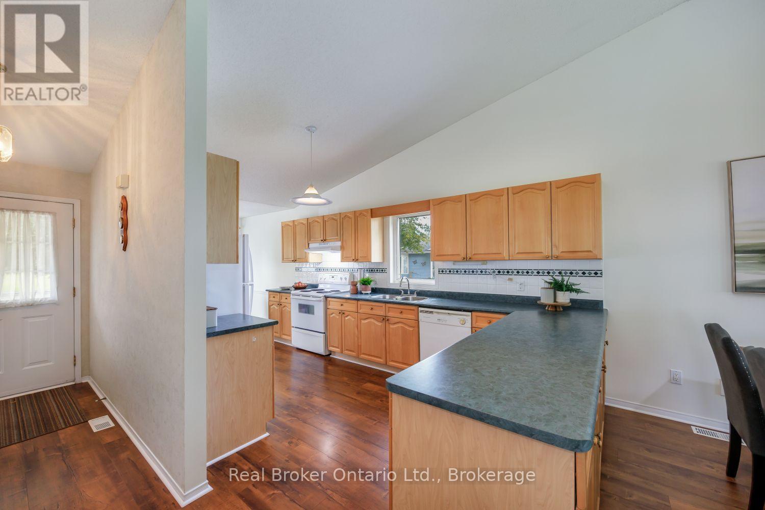 10 Niagara Trail, Clarington (Newcastle), Ontario  L1B 1A2 - Photo 8 - E13696664