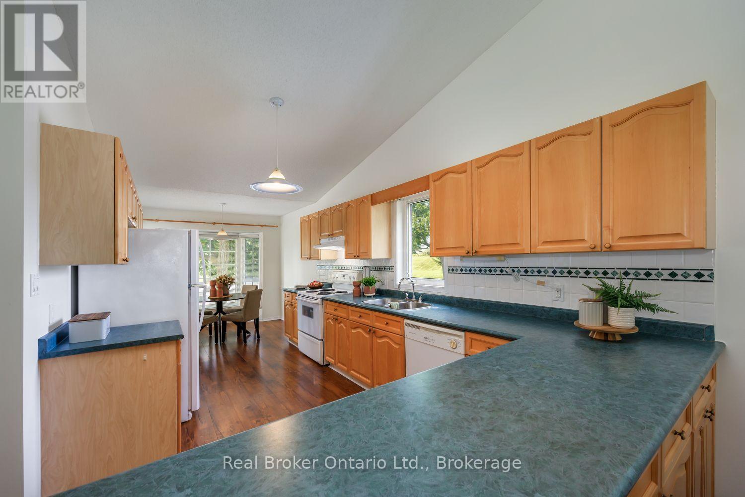 10 Niagara Trail, Clarington (Newcastle), Ontario  L1B 1A2 - Photo 9 - E13696664