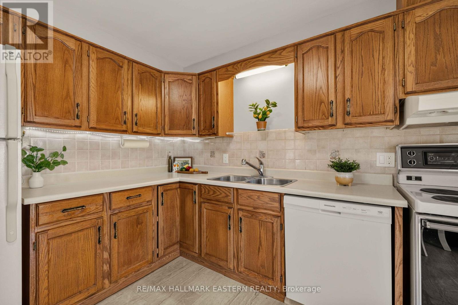 1161 Normandy Street, Peterborough (Northcrest Ward 5), Ontario  K9H 7L9 - Photo 8 - X13696560