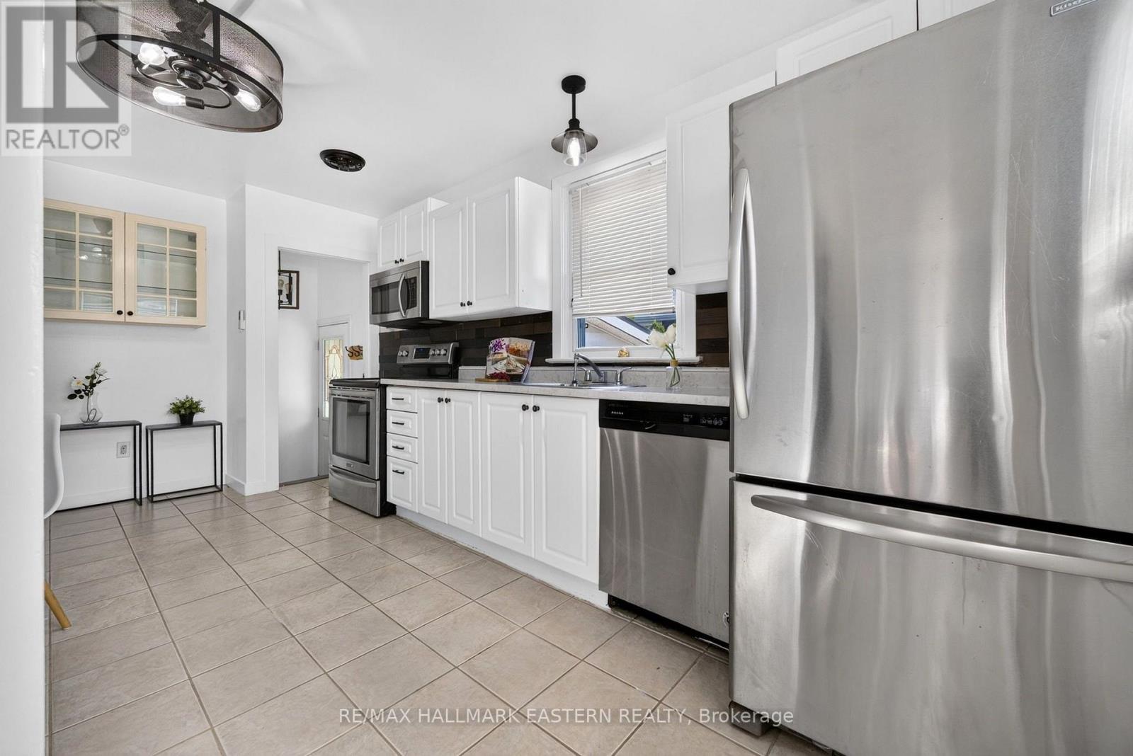754 Crawford Place, Peterborough (Otonabee Ward 1), Ontario  K9J 3X3 - Photo 11 - X13697094