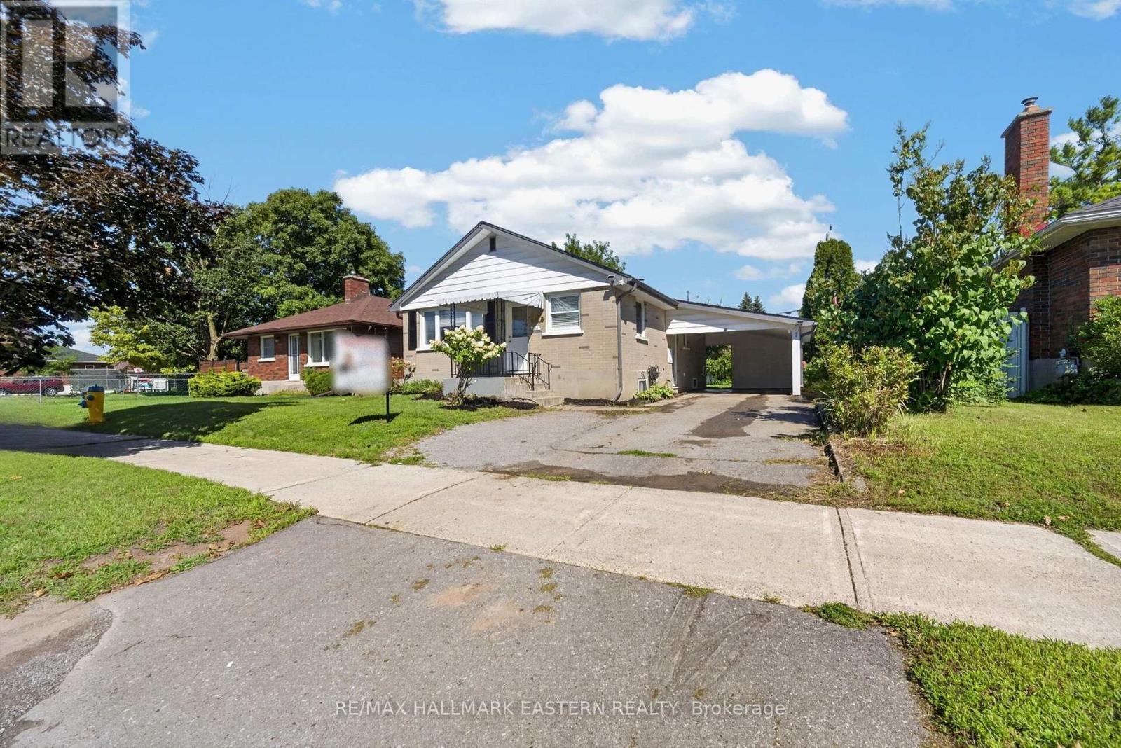 754 Crawford Place, Peterborough (Otonabee Ward 1), Ontario  K9J 3X3 - Photo 2 - X13697094