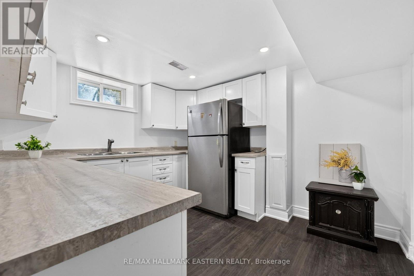 754 Crawford Place, Peterborough (Otonabee Ward 1), Ontario  K9J 3X3 - Photo 35 - X13697094