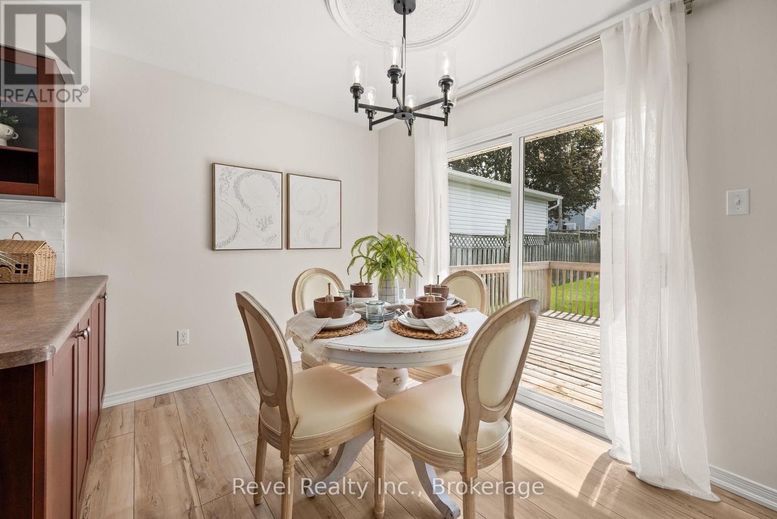 9 Crestwood Avenue, Kawartha Lakes (Lindsay), Ontario  K9V 6A7 - Photo 11 - X13697226