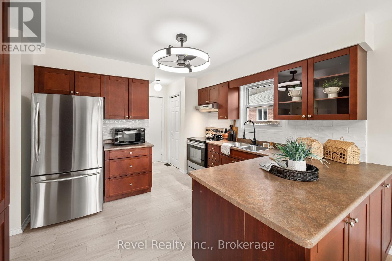9 Crestwood Avenue, Kawartha Lakes (Lindsay), Ontario  K9V 6A7 - Photo 14 - X13697226