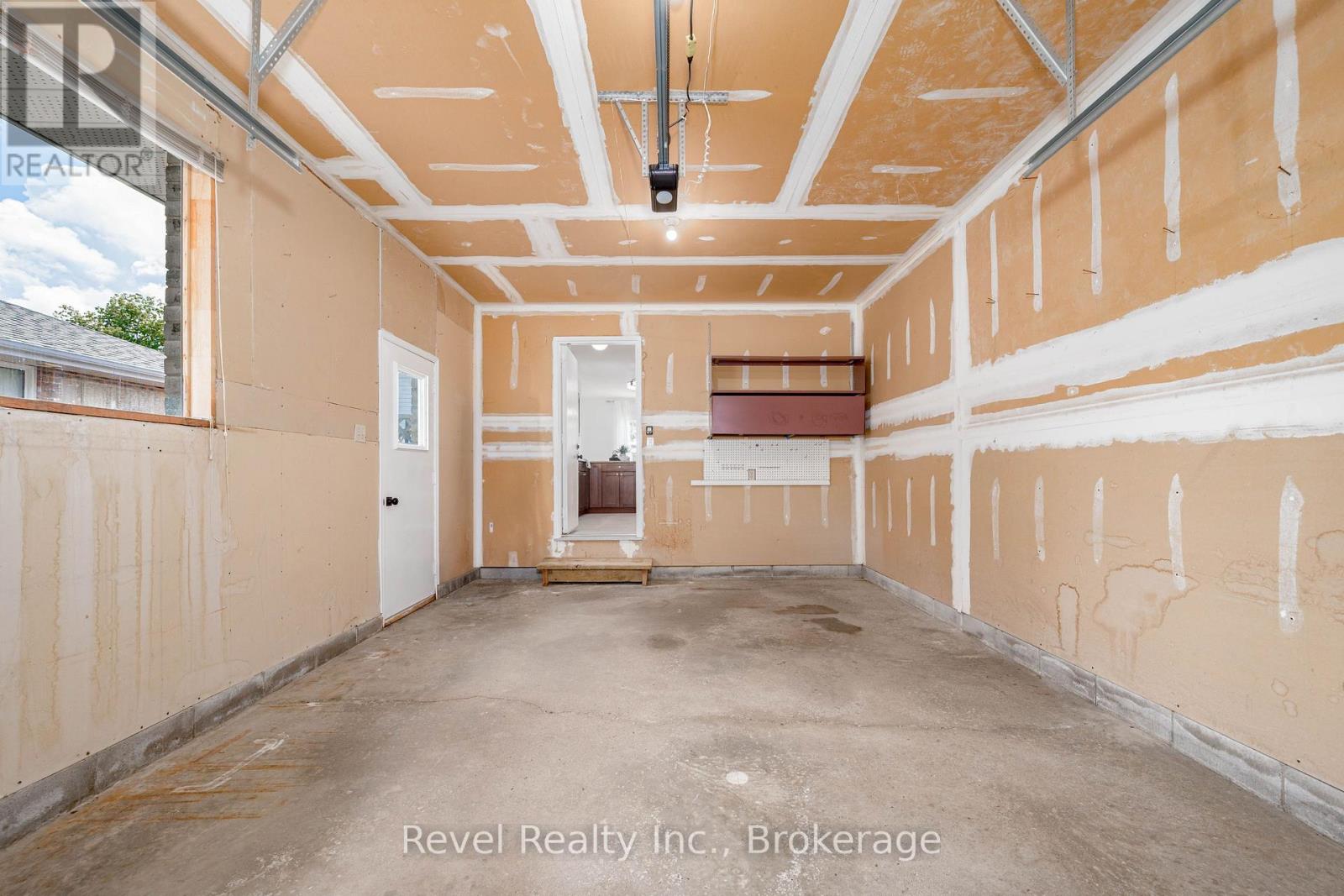9 Crestwood Avenue, Kawartha Lakes (Lindsay), Ontario  K9V 6A7 - Photo 35 - X13697226