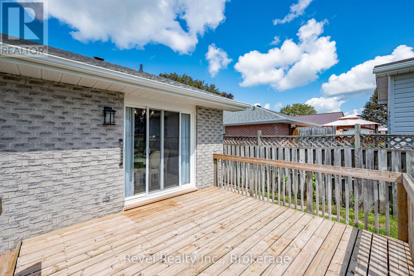 9 Crestwood Avenue, Kawartha Lakes (Lindsay), Ontario  K9V 6A7 - Photo 36 - X13697226